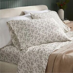 Threshold Holly Festive Queen Sheet Set